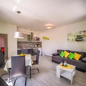 apartman-carmen-volosko.primorje-gorskikotar.com/